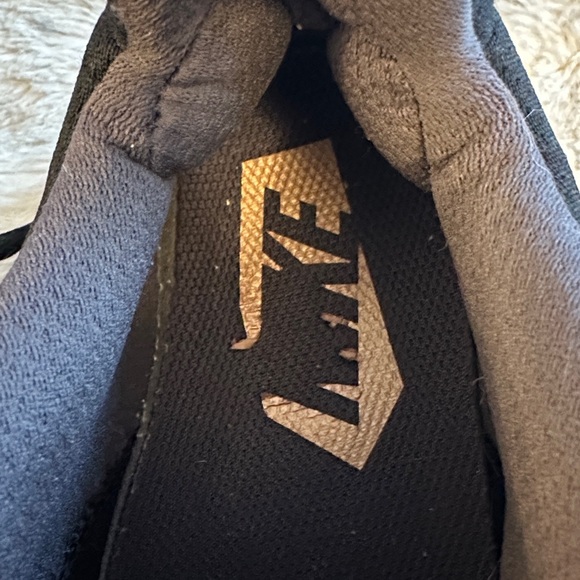 Nike Women's Alpha Huarache Turf 7.5 - Picture 4 of 5